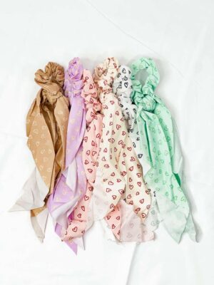 Scrunchie cola corazón
