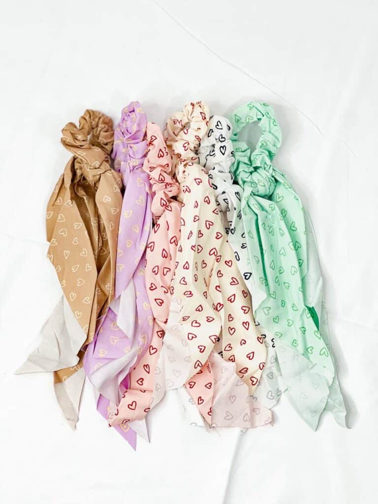 Scrunchie cola corazón